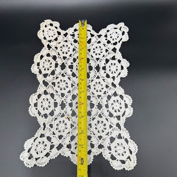 Vtg Crochet Doilies Lace Floral Designs Farm Table Cottagecore set of 3 - Picture 6 of 8